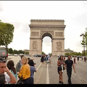 https://champs-elyses-apartment-1.fr-paris.fr