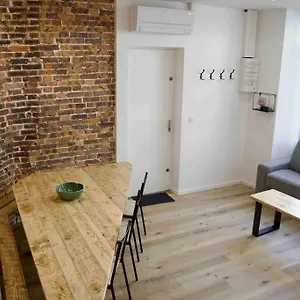https://another-brick-in-the-wall-apartment-insleeps-9.fr-paris.fr